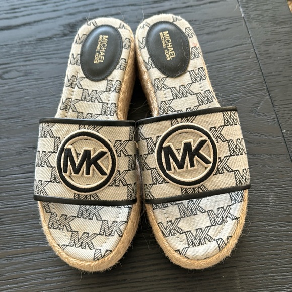 MK wedge, wicker sandal, super cute swim beach - Picture 1 of 3